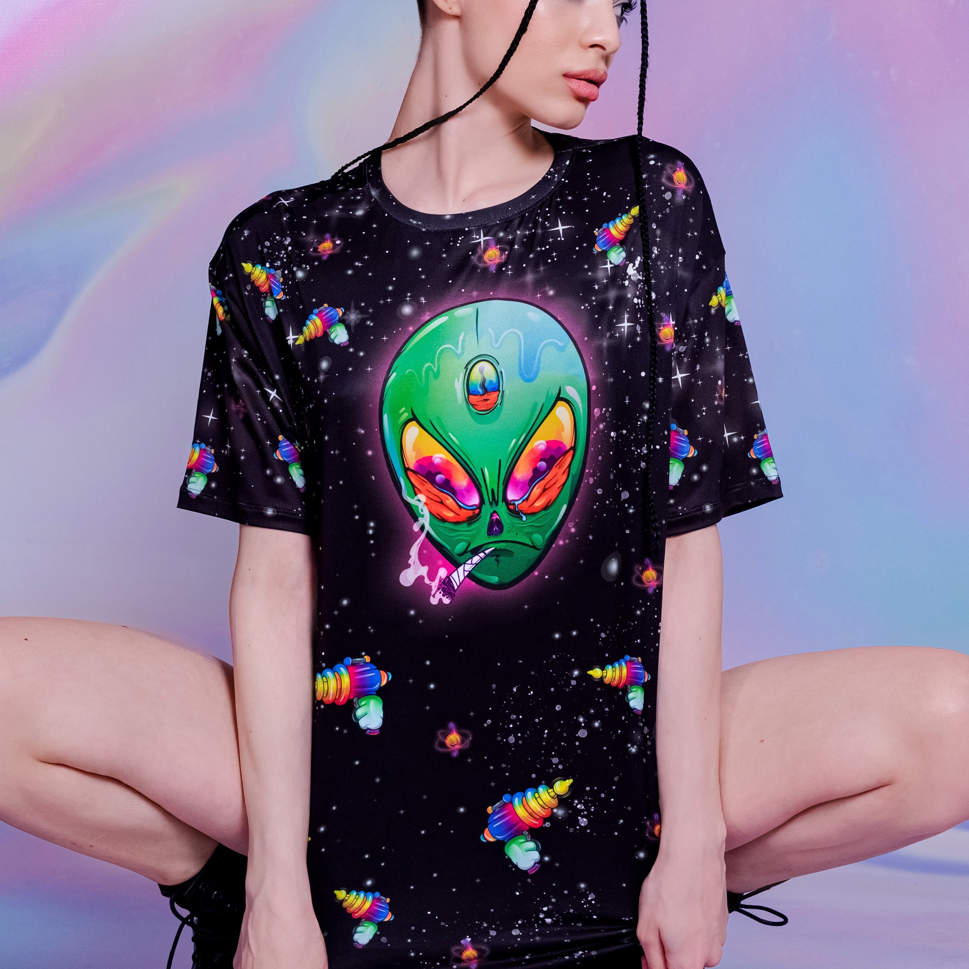 Oversized graphic tee for women with printed smoking alien